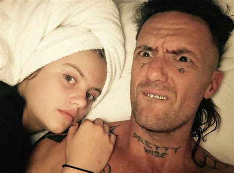 yolandi visser e watkin tudor jones|Social welfare investigate Die Antwoord over child abuse allegations.